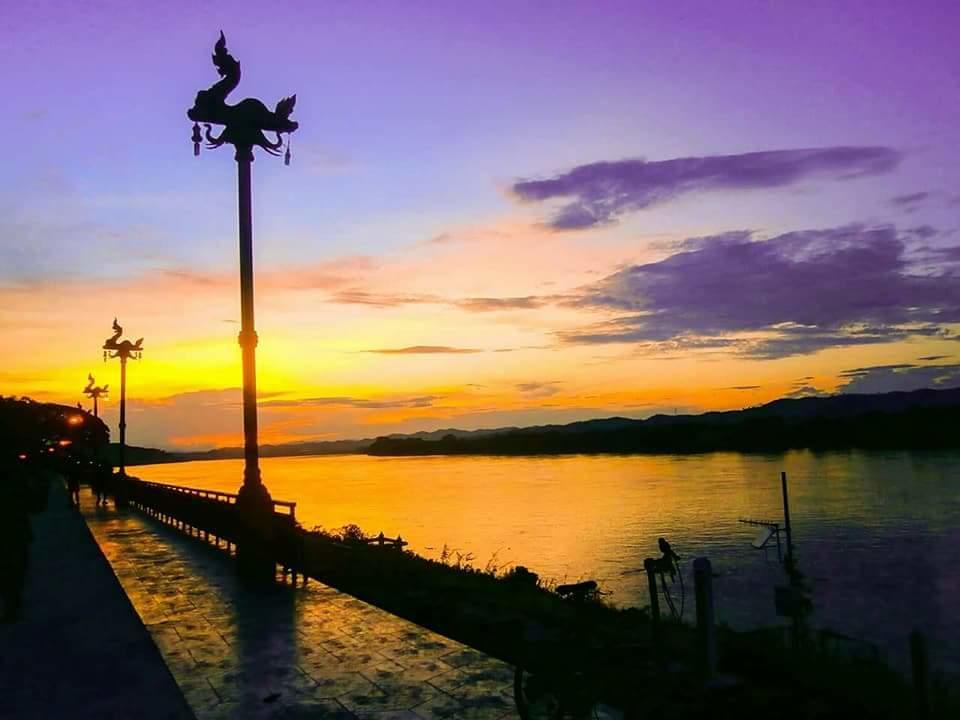 Baan Sky House Riverside Homestay Chiang Khan Bagian luar foto